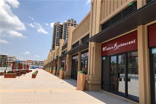 如何给美甲店选址？找沿街店铺好不好呢